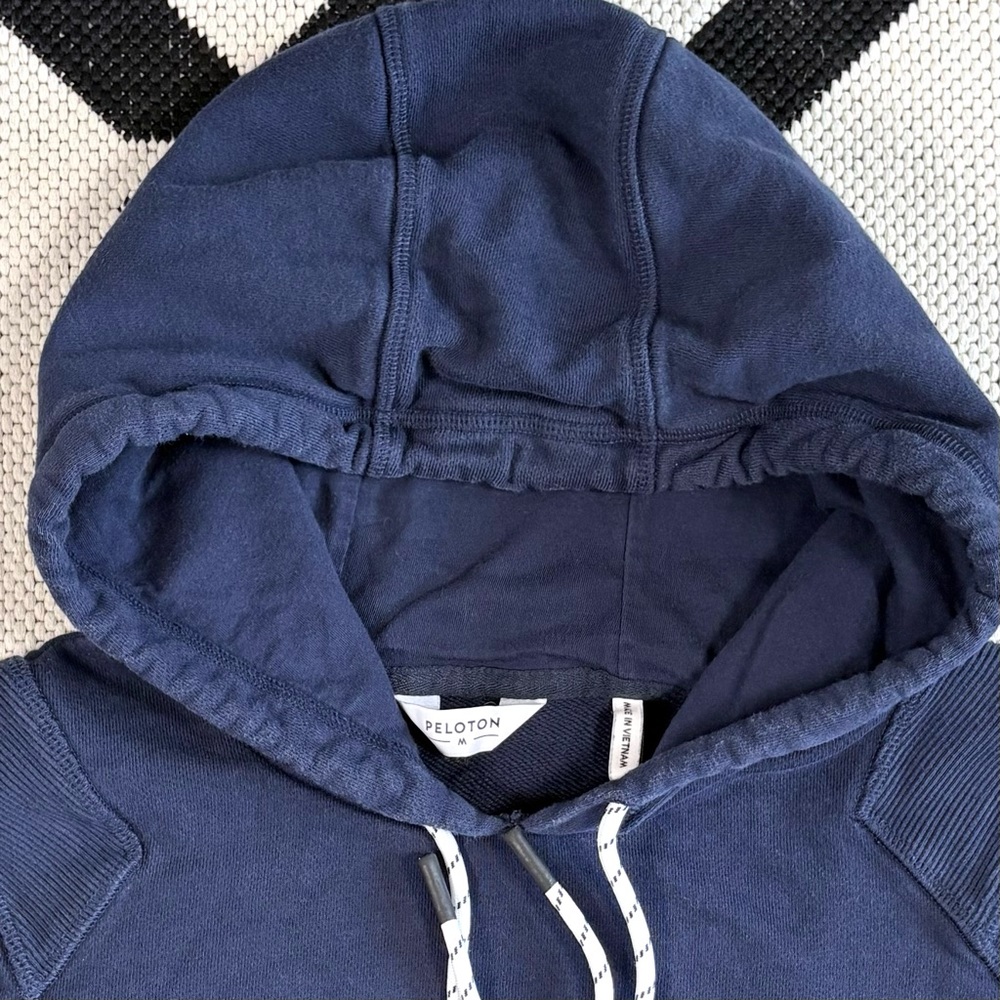 Peloton Rib Insert Pullover Hoodie Sweatshirt in Navy Blue Medium - Picture 12 of 13